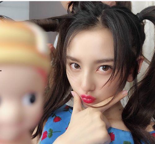 吃瓜娱乐迪丽热巴杨洋,瓜田娱乐，甜蜜互动引关注