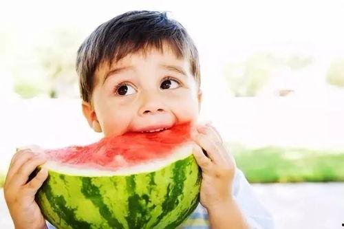 吃瓜娱乐文案短句搞笑版,笑料横生！吃瓜娱乐文案搞笑集锦